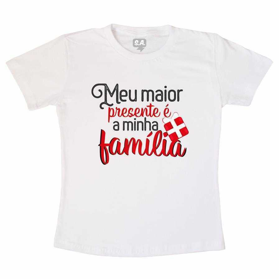 Camiseta Adulta Meu Maior Presente é Minha Família na Camiseteria . Camiseta Adulta Meu Maior Presente é Minha Família na Camiseteria .