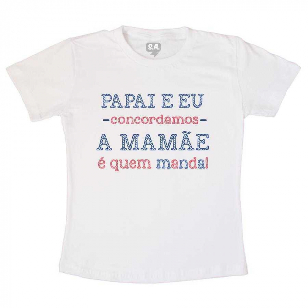 Camiseta Infantil Papai e Eu Concordamos Quem Manda é a Mamãe